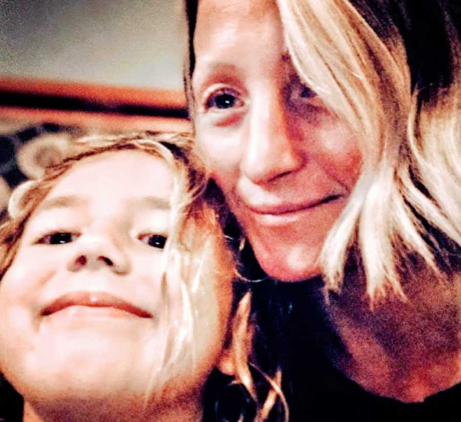 Mom takes selfie with her daughter while encouraging her to be herself