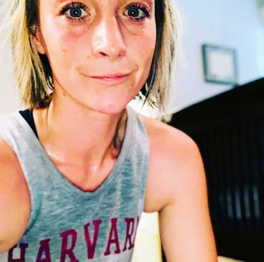 Woman takes sweaty selfie after going on a morning run