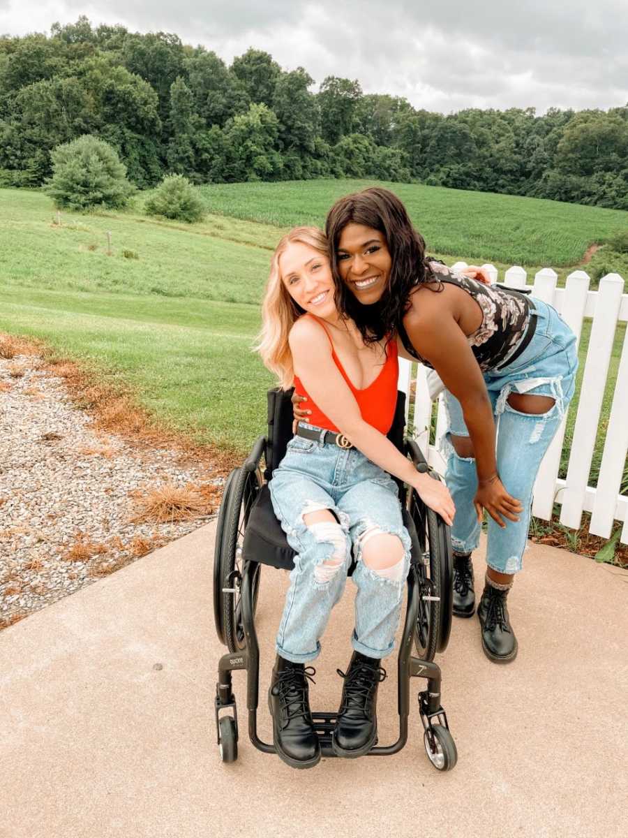 Woman takes a photo with her best friend during a backyard photoshoot