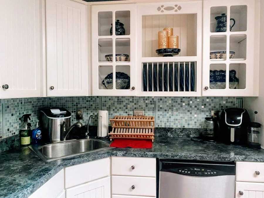 An empty kitchen with everything put away