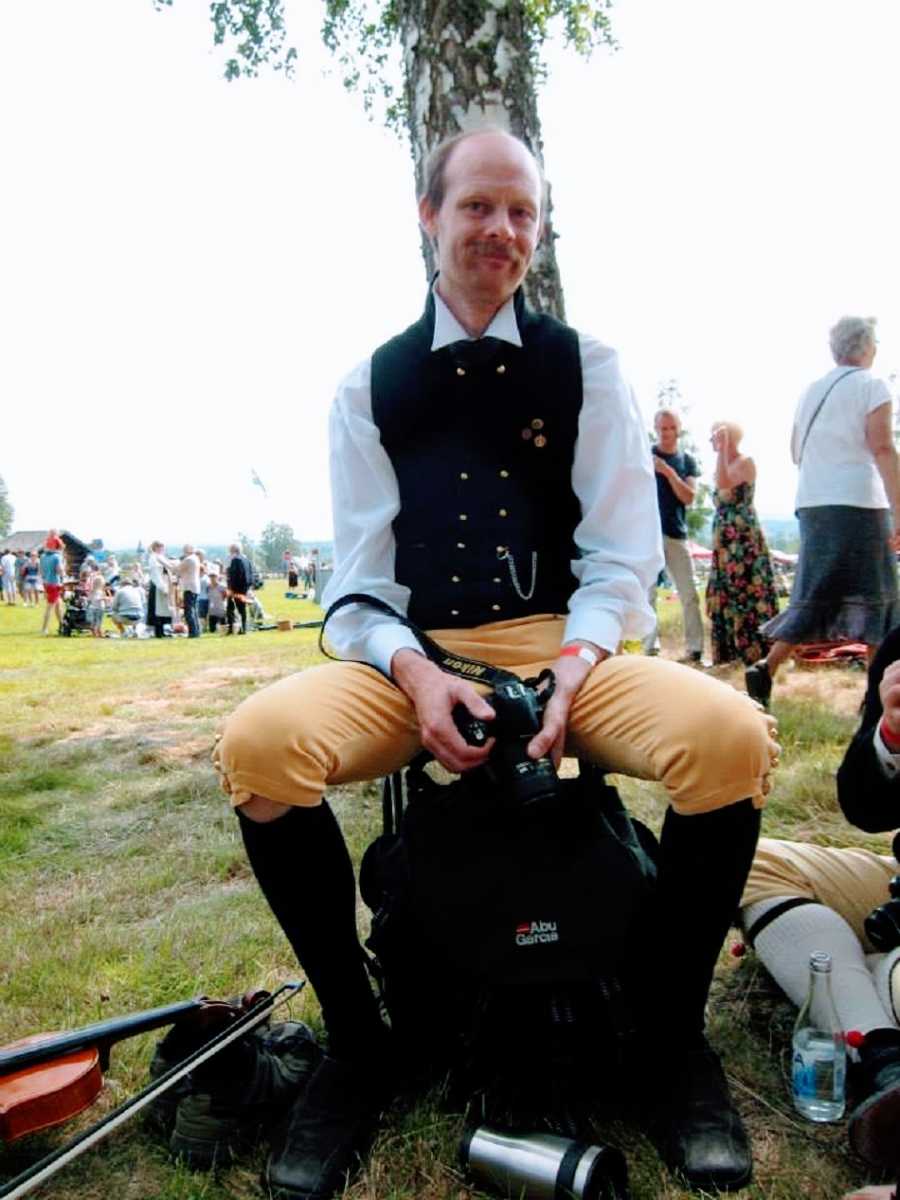 A man wearing traditional Swedish clothing