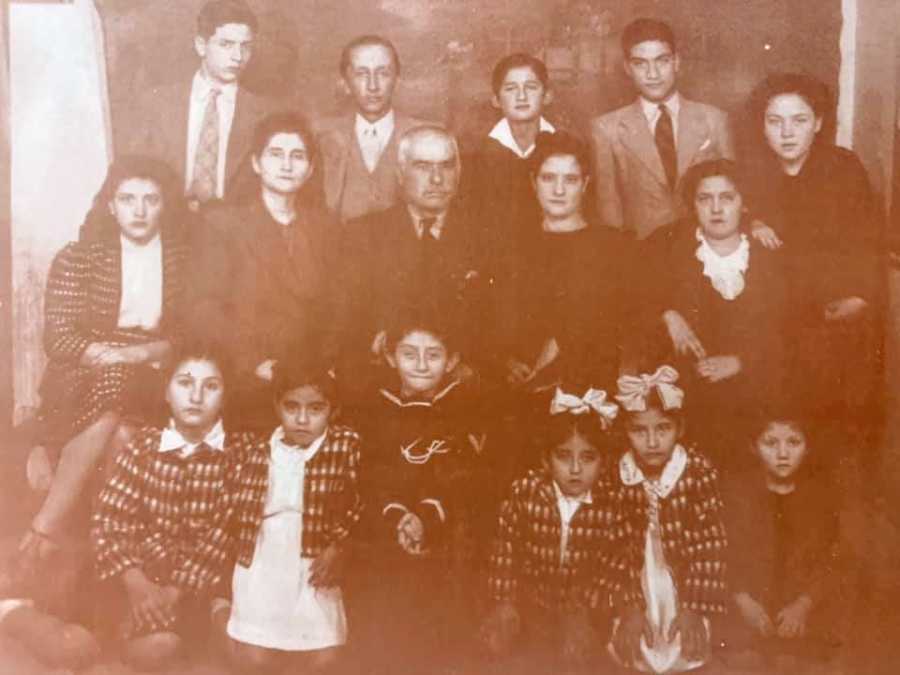 A large Peruvian family