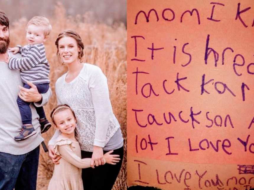 一个带着两个孩子的家庭站在田野里，便利贴上用紫色墨水写的一张纸条