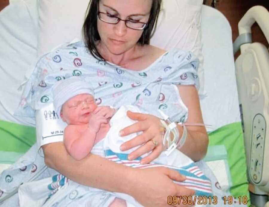 Mom of 4 holds newborn baby after giving birth in the ambulance on the way to the hospital