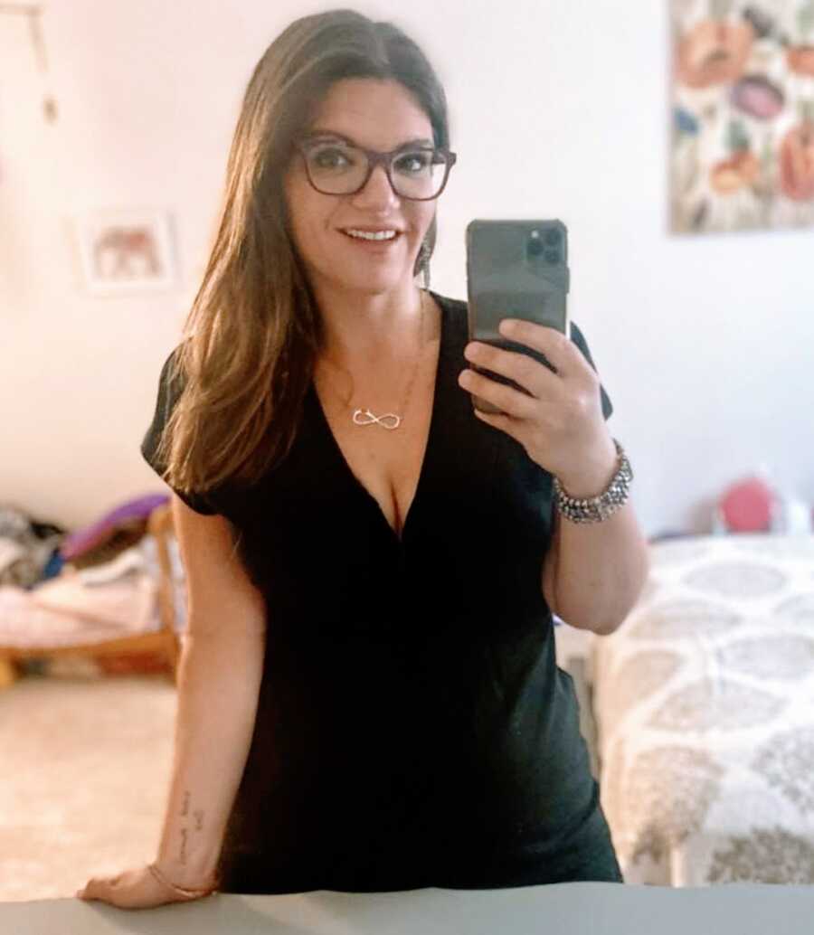 Single mom of three takes a mirror selfie, showing off her weight loss and smile