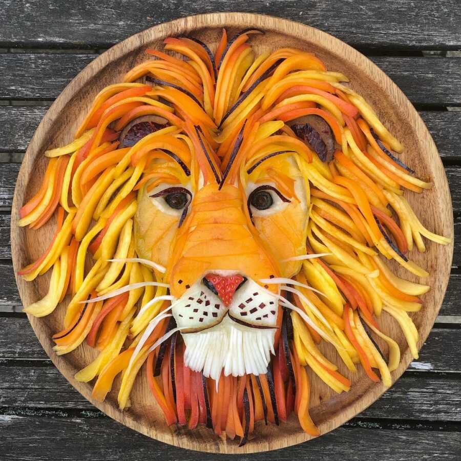 Edible food art platter scene of a lion. 