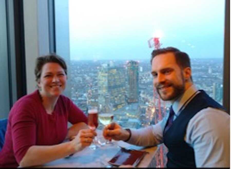 woman and her husband share drinks in restaurant