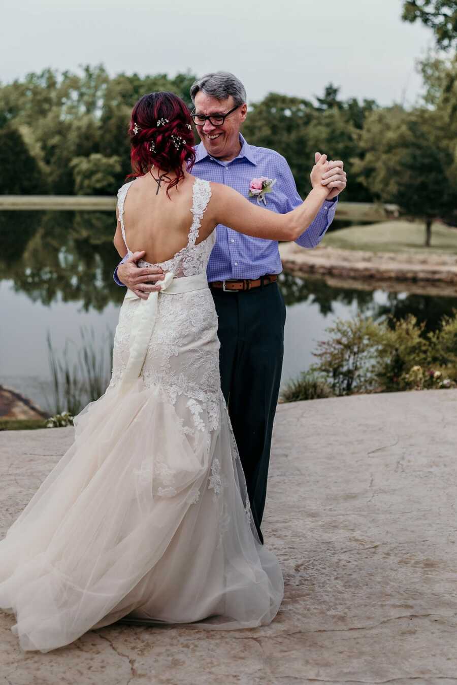 爸爸和女儿舞蹈