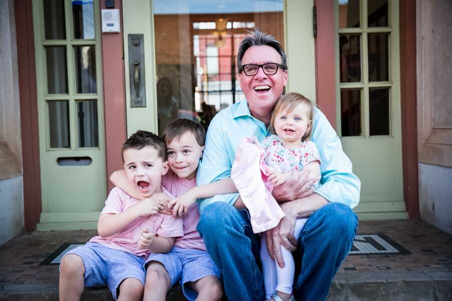 grandpa with grandkids