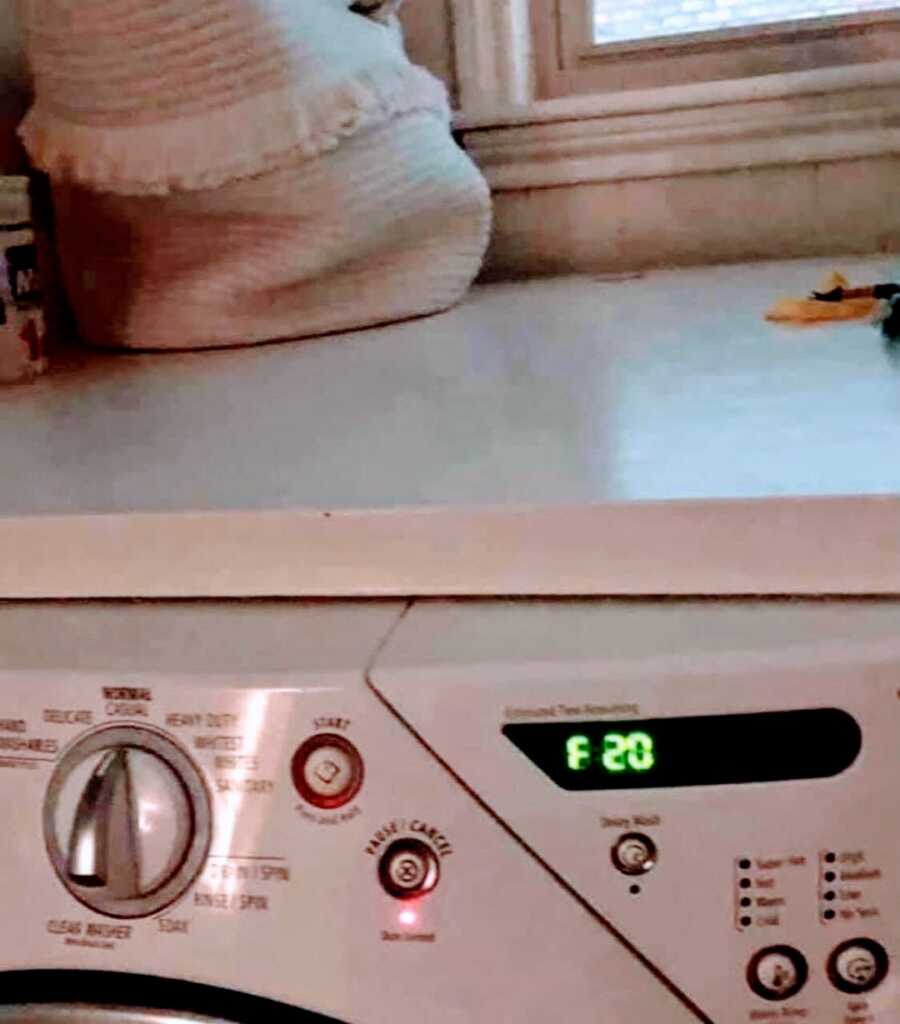 washing machine showing F 20