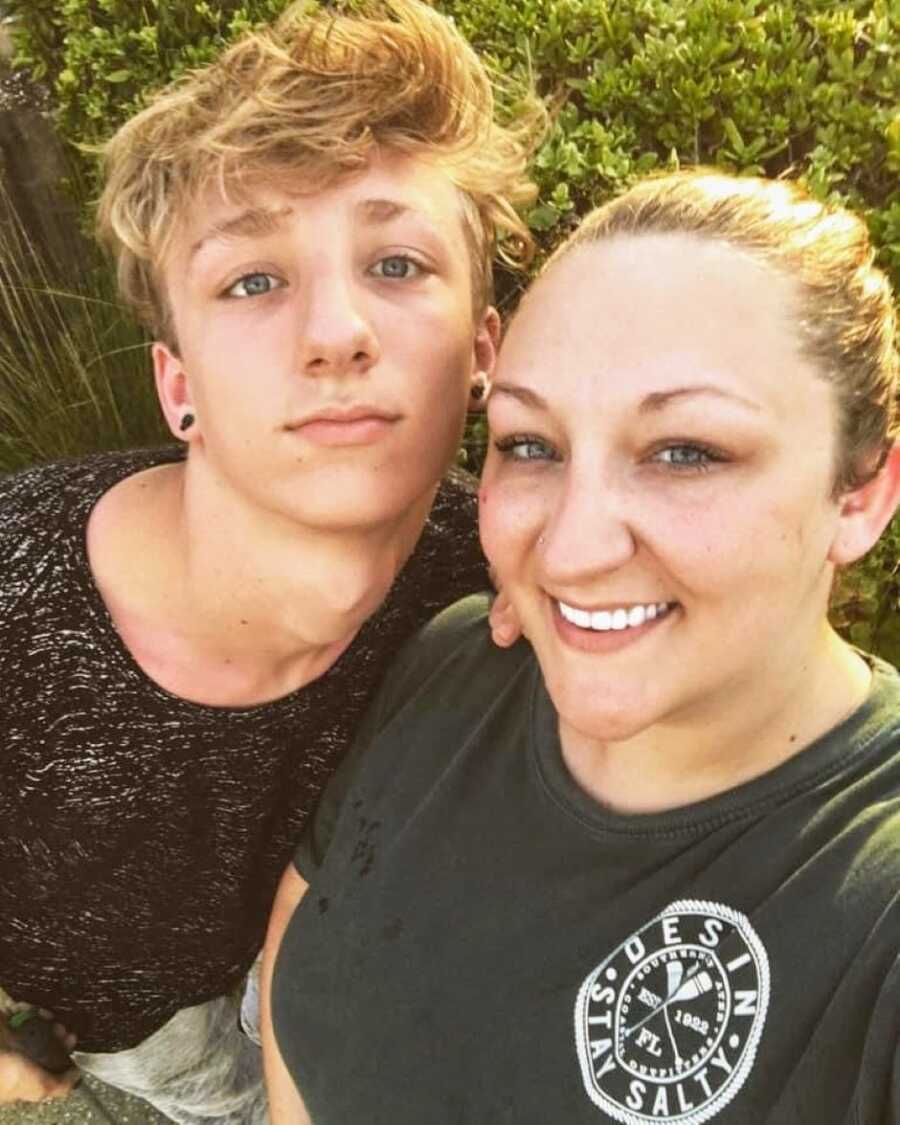 Mom of three takes a selfie with her oldest son that she had at 14 years old