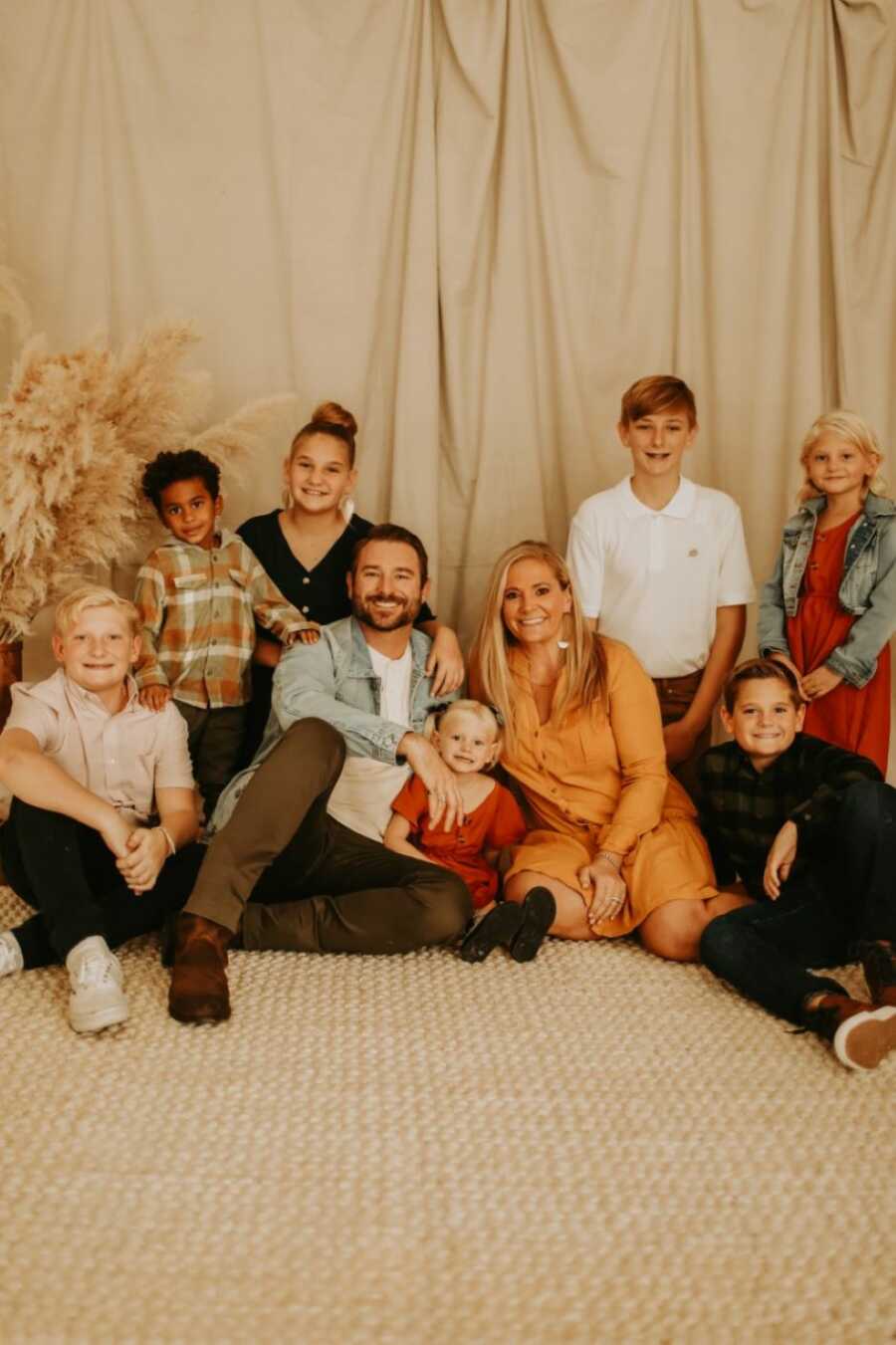 Family of 9 all smile big for a fall-themed family photoshoot