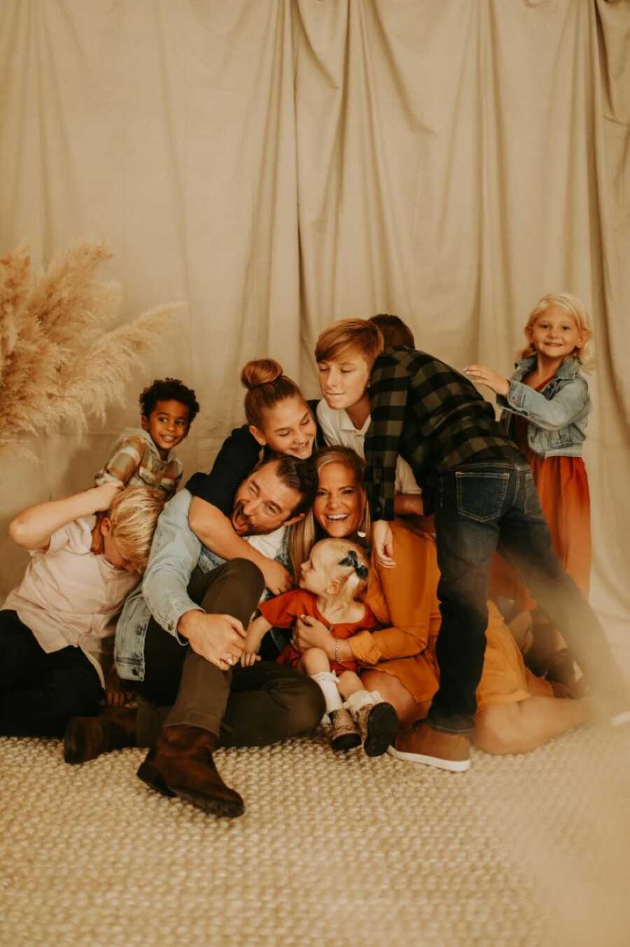 Family of nine take a candid photo together during a family photoshoot