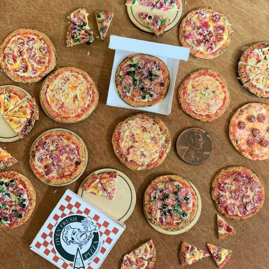 Miniature pizza clay sculpted dollhouse food.