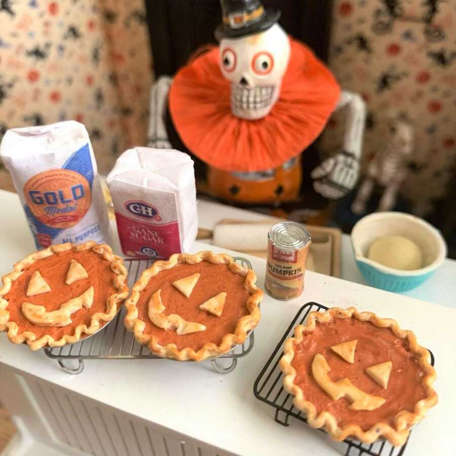 Miniature Jack-O-Lantern pies made from sculpted clay.