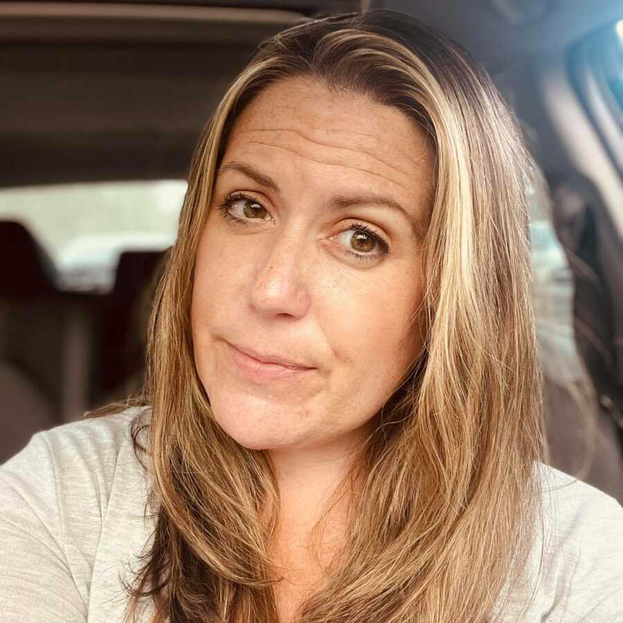 Mom talking a selfie in her car, with good lighting