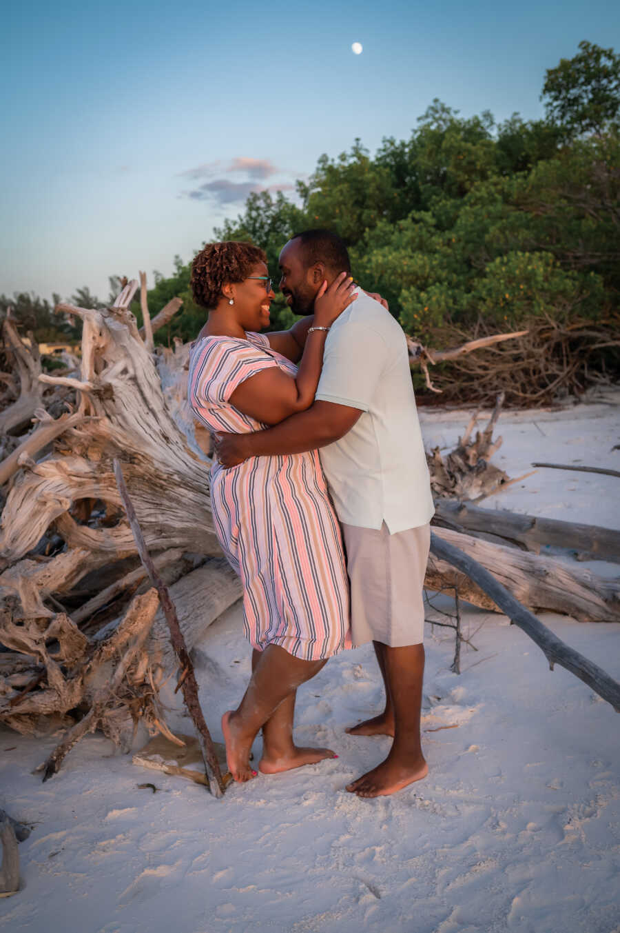Married couple tried to conceive take photos on the beach while lovingly embracing each other