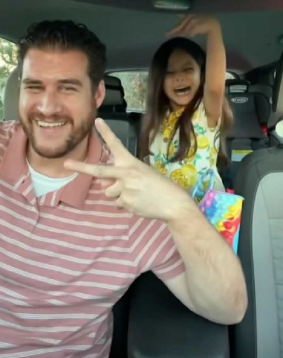 father and deaf daughter answer questions about the deaf community in the car on Tiktok