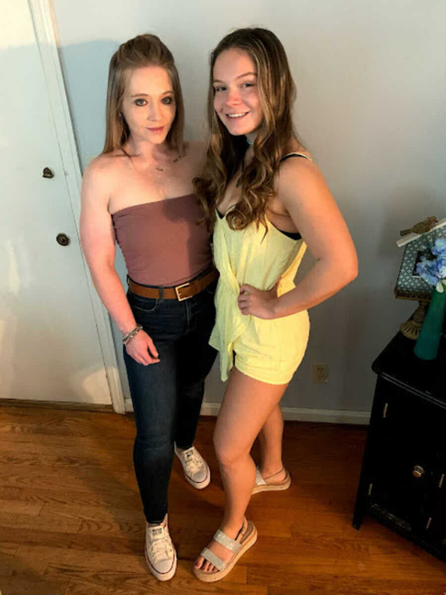 Young mom poses with teenaged daughter