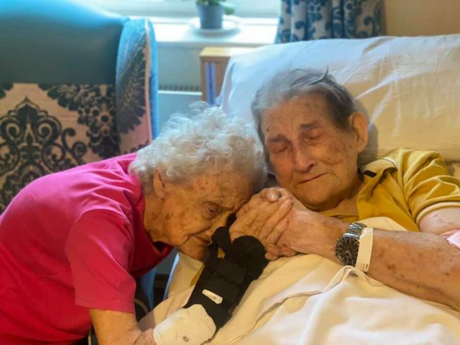 elderly couple reunited after being separated due to covid