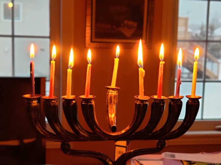 lit menorah