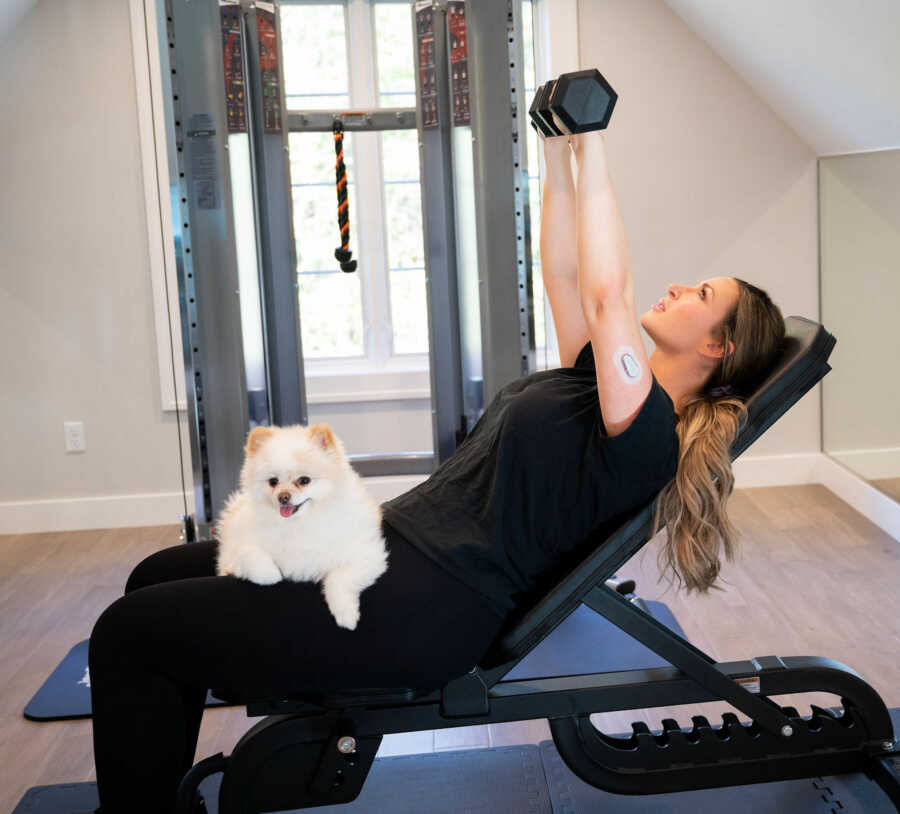 woman working out, insulin monitor on arm