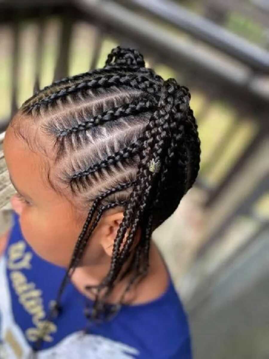 Anyone know single parents who can't afford to get their child's hair done  for school?': Mom eases burden for struggling parents in community by  braiding kid's hair for free – Love What