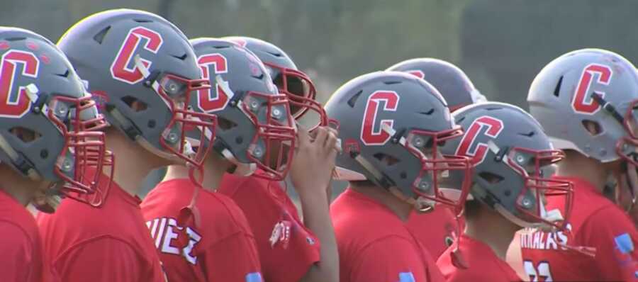 deaf football team all together paying attention to the field