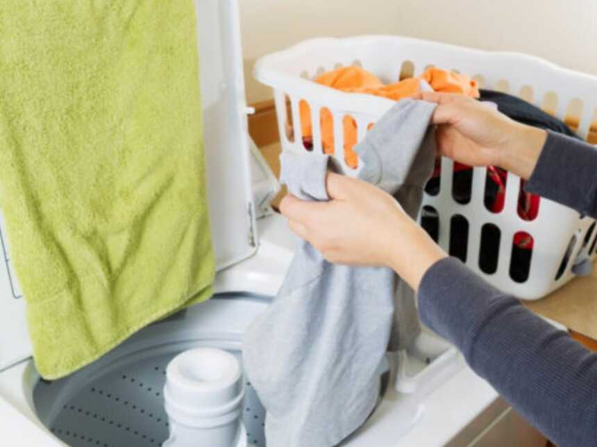 someone doing laundry to help a new mom