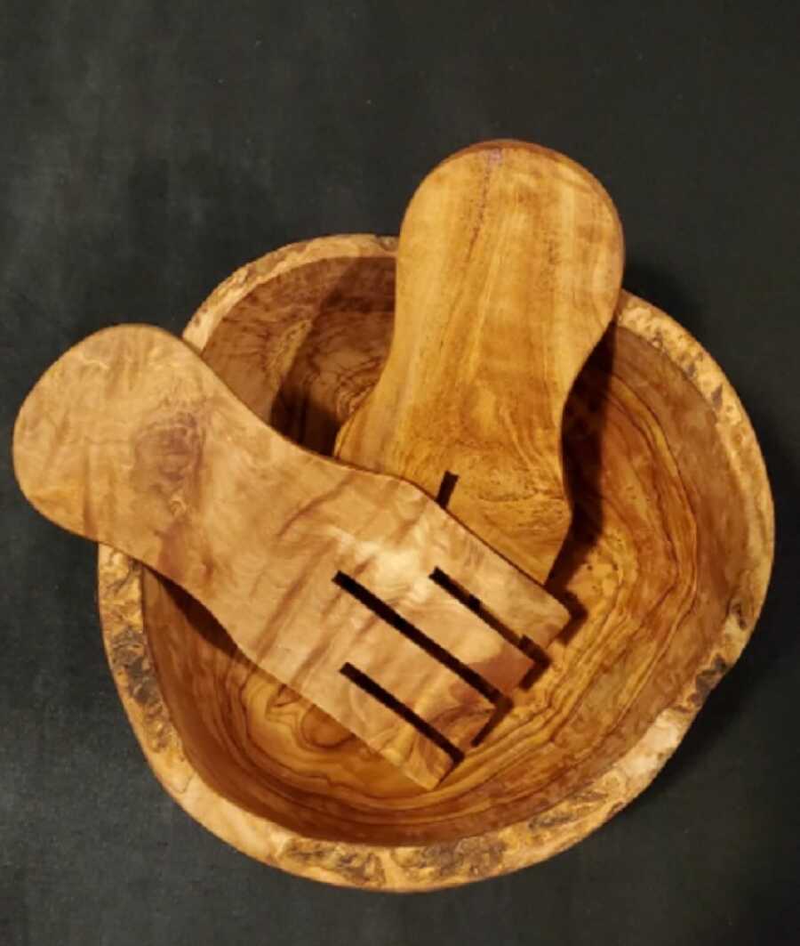 wooden salad bowl as gift for family