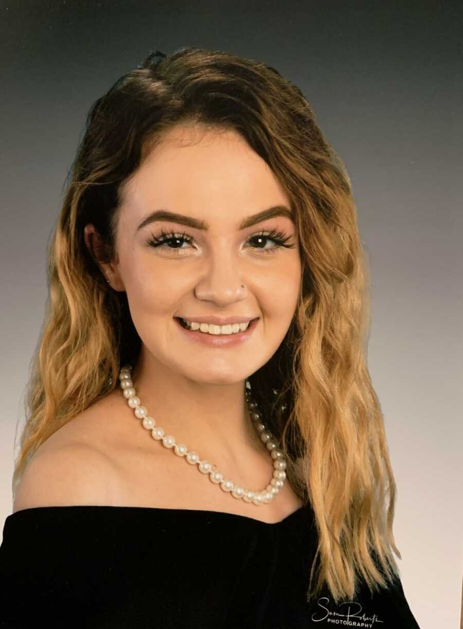 daughter of teen mom in her senior photo