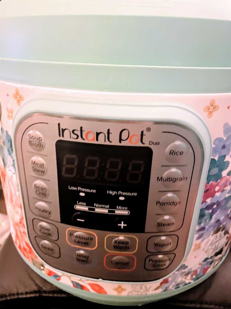 White Instant Pot pressure cooker with flower design 