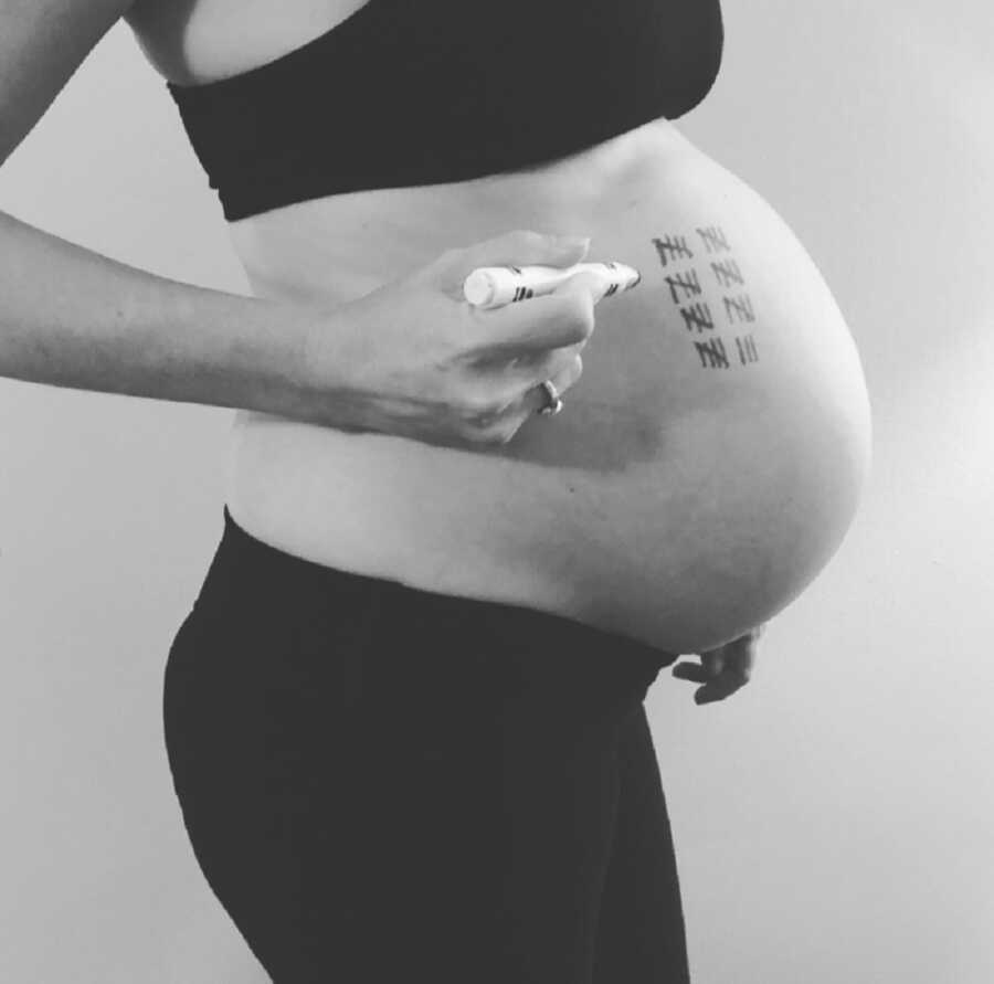 pregnant belly with sharpie marks counting pregnancy weeks 