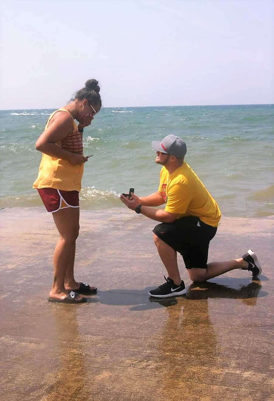 Couple get engaged while on a beach vacation with family