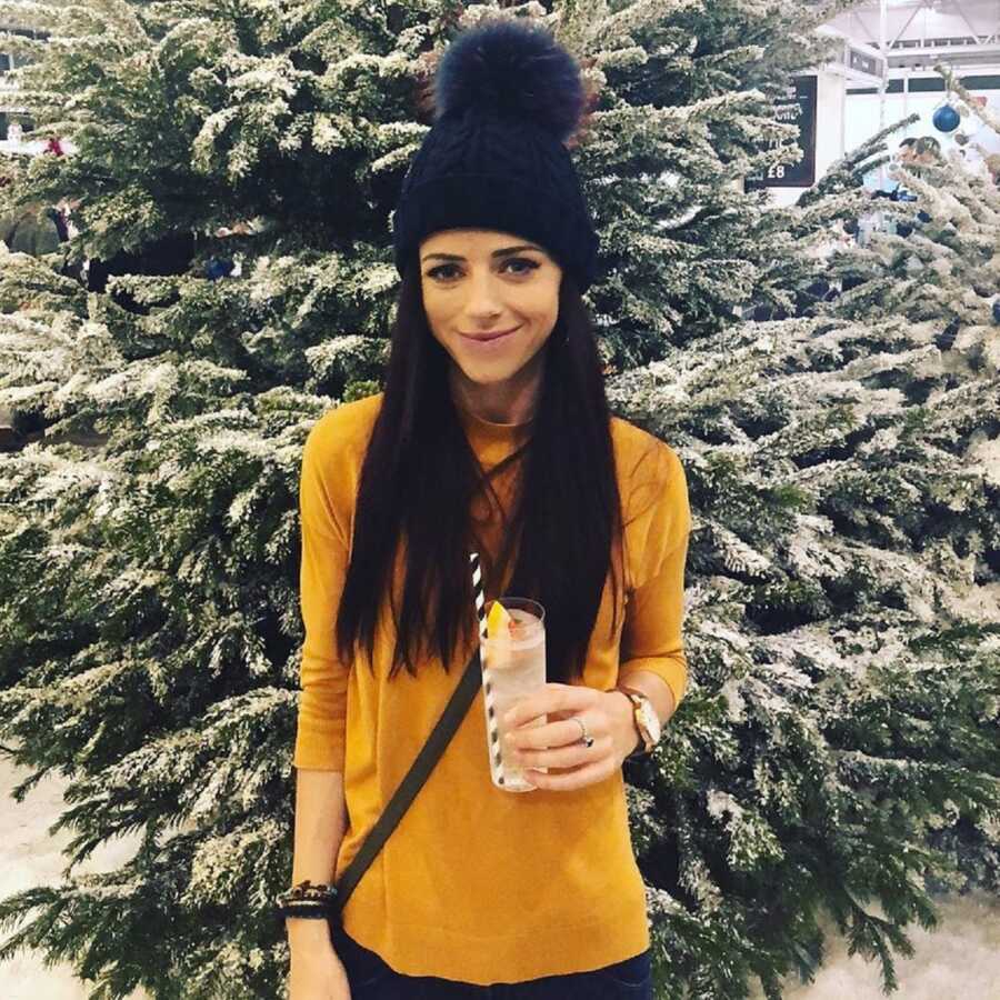 Woman battling anorexia feels little excitement for Christmas. 