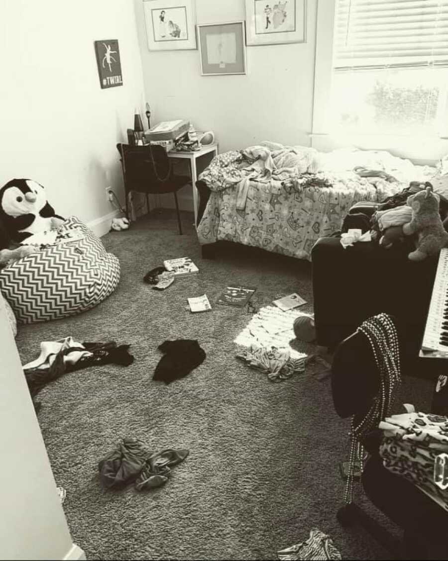 kid's messy room that mom is okay with