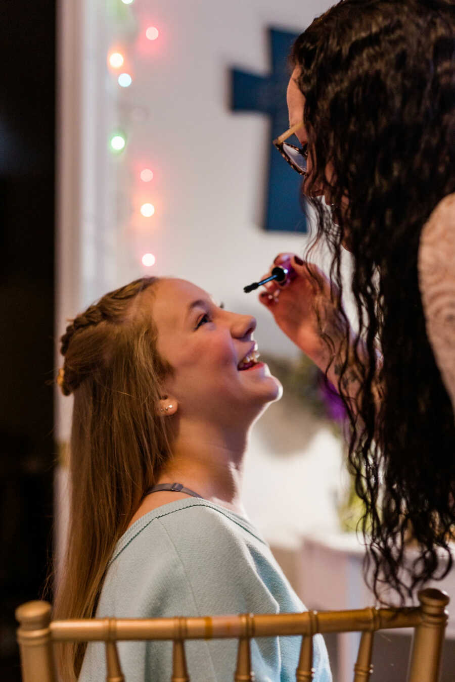 girl getting her make up for the dance