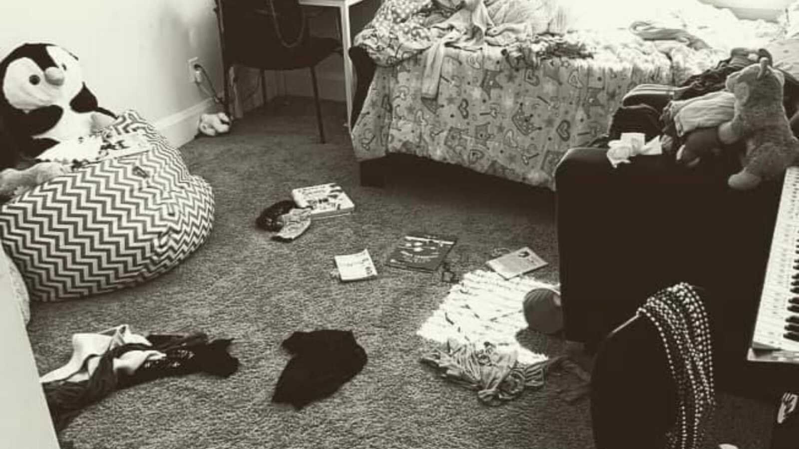kid's messy room that mom is okay with