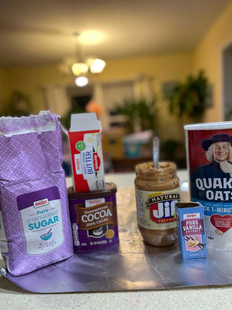 the ingredients needed to make the cookies