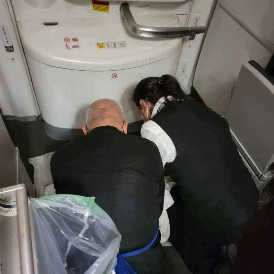 flight attendants with the baby born on a plane 