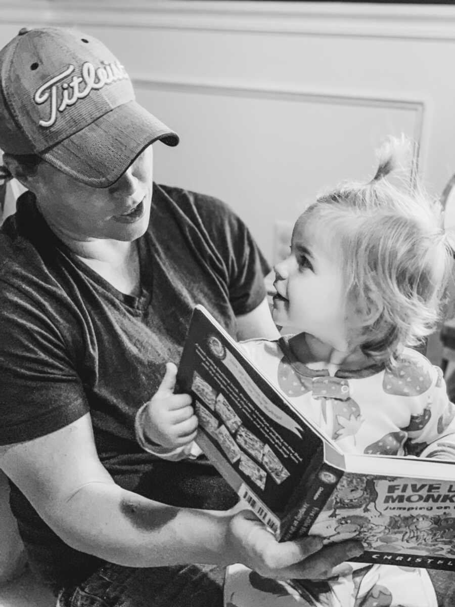 dad reading daughter a story