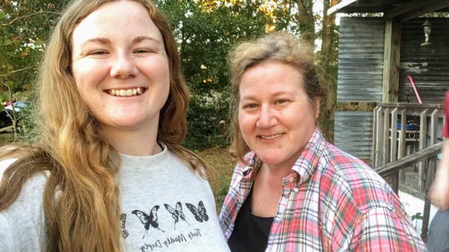 Mom and daughter take a selfie together in their front yard on Thanksgiving Day