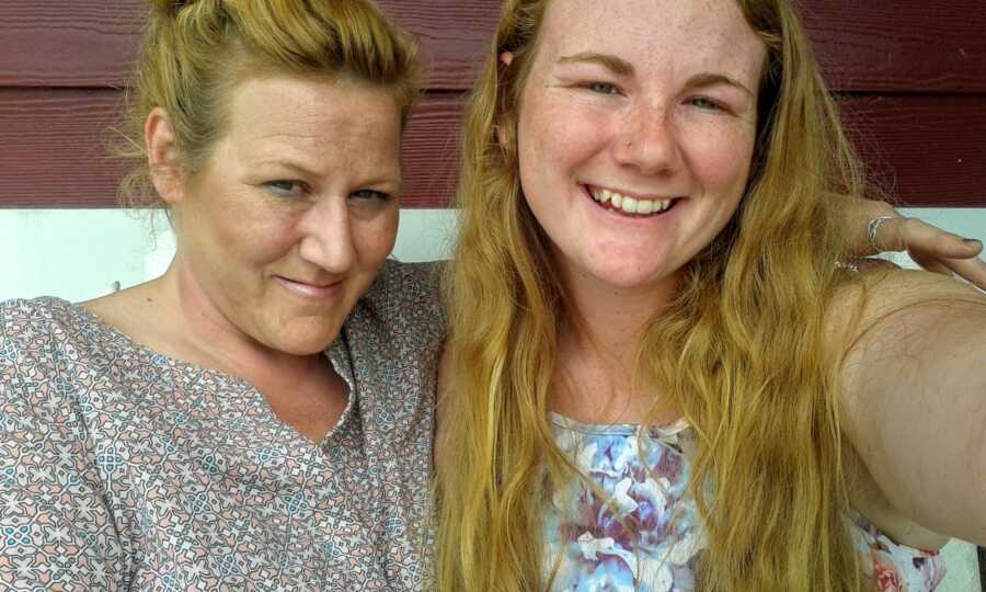 Mom and daughter take a selfie outside of a Red Lobster after a birthday lunch