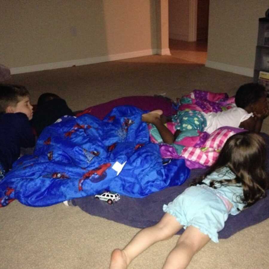 kids sleeping in sleeping bags