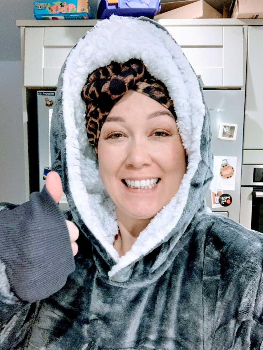 Woman battling incurable breast cancer takes a selfie while bundled up for the cold