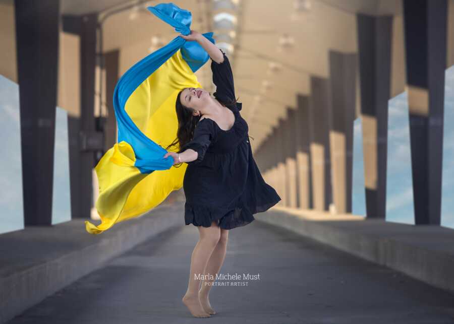 woman with ukraine colors bending forward