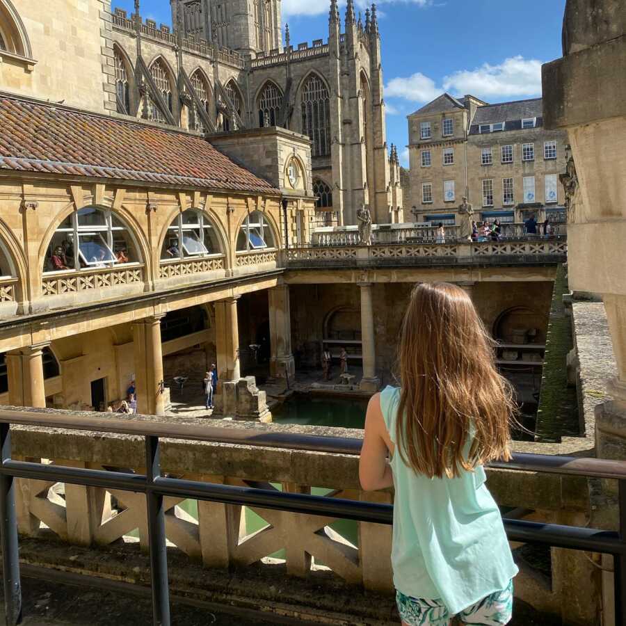 girl looking at the historical building