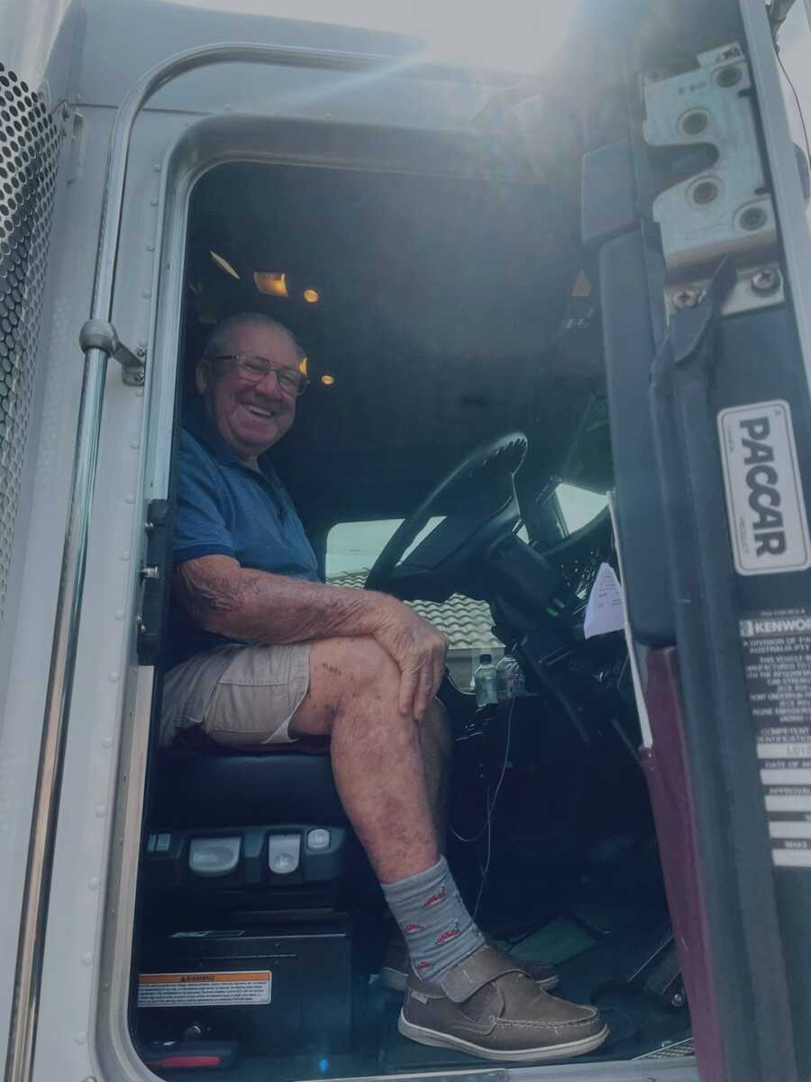 man who used to work with big rigs gets to sit in one after a stranger connected with him on his past