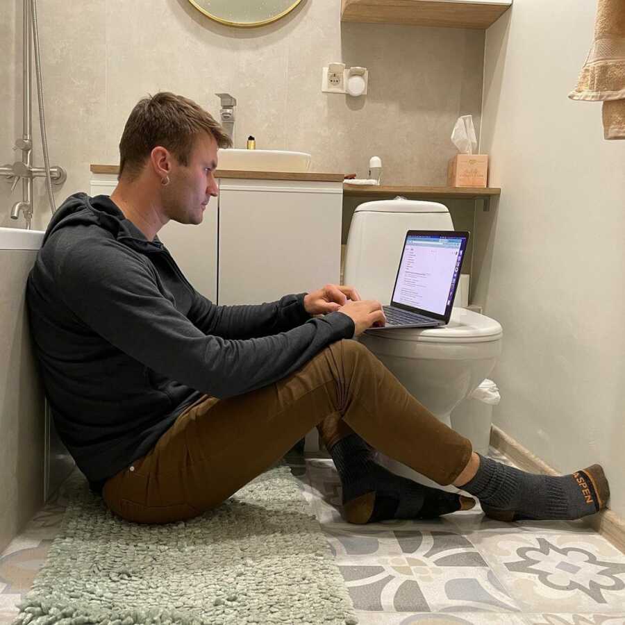 Ukrainian man works from the bathroom to access wifi and avoid windows.