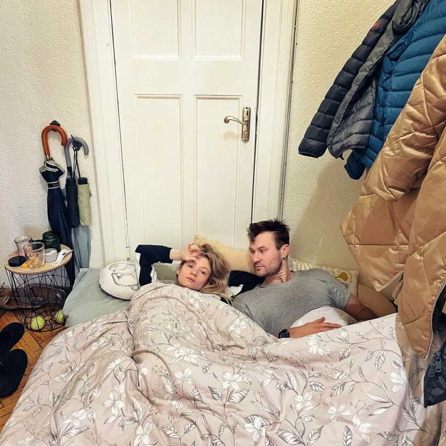 Ukrainian husband and wife sleep in the hallway to avoid windows due to air strikes.